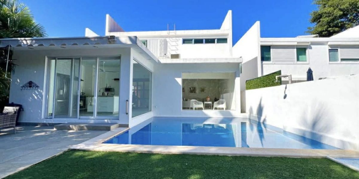 Casa con alberca Playacar